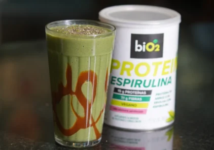 Esse shake proteico é refrescante, aromático e antioxidante, auxilia na digestão e ainda garanta 30% da sua necessidade diária de proteínas!